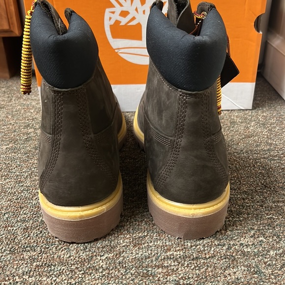 Timberland men’s premium waterproof boot dark brown nubuck size 10 6” 0A5TJ5 - Picture 2 of 3